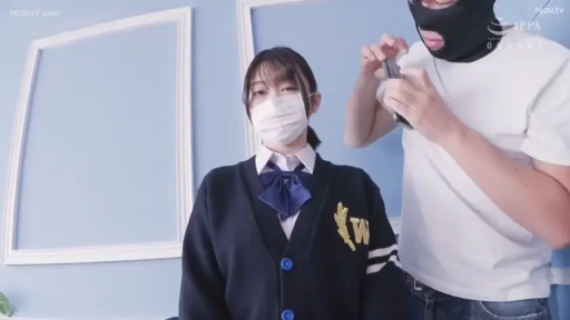 室内 · 角色扮演 · 站立 · 中景 · 手机 · JK制服 · 拍摄 · 戴口罩