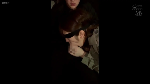 投入 · 口交 · 跪姿 · 蒙眼 · 嘴部 · 眼罩 · 风衣 · 暗处