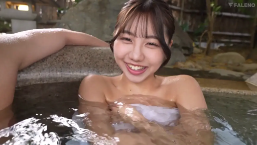 坐姿 · 微笑 · 半身 · 裸体 · 温泉 · 泡温泉