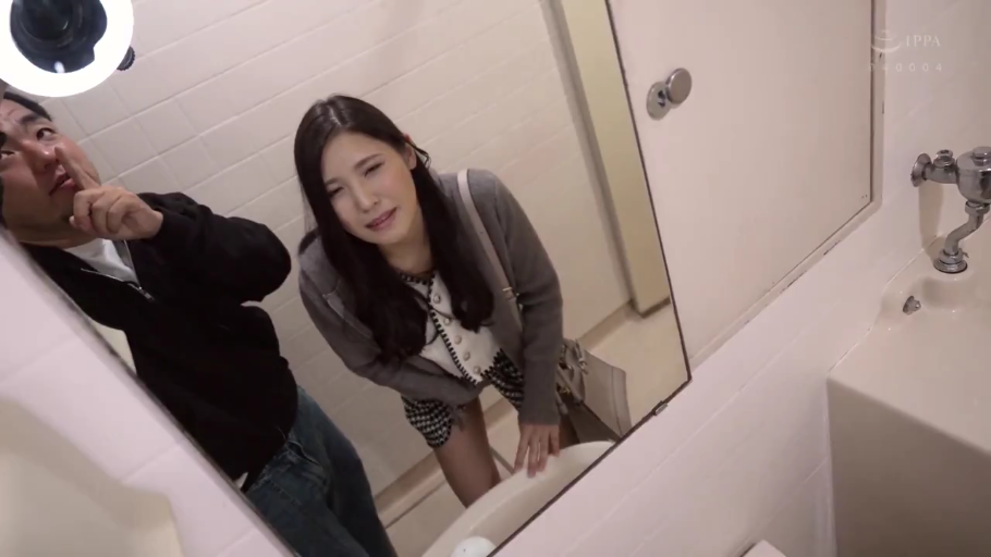 Stand · Hazy · Half-body · 镜子 · 自拍 · 洗手间 · 针织开衫 · Lift up the skirt hem