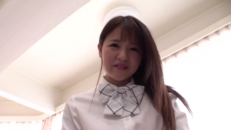 室内 · 学生制服 · 注视 · 女尊题材 · 俯视 · 仰拍特写 · 格子领结 · 嘲讽