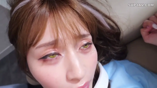 室内 · 露乳 · 迷离 · 自慰 · 私处 · 蓝色短衫 · 开腿躺卧