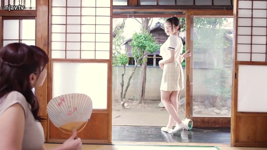 全身 · 和室 · 短裙 · 回眸