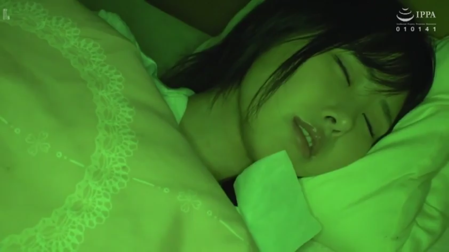 Close-up of the face · Close your eyes · pillow · 床上 · Pajamas · 躺卧 · sleep · 夜视