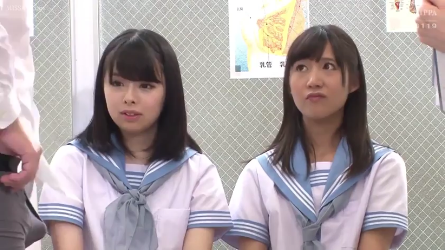 水手服 · 中景 · 旁观 · 制服诱惑 · 端坐 · 医务室 · 疑惑 · 解剖挂图