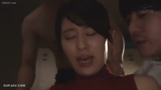 Indoor · Sitting Posture · 面部特写 · 红色高领裙