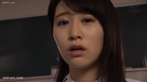 面部 · 教室 · 注视 · 黑板 · 惊讶 · 正面 · 白色制服衬衫 · 学生系列