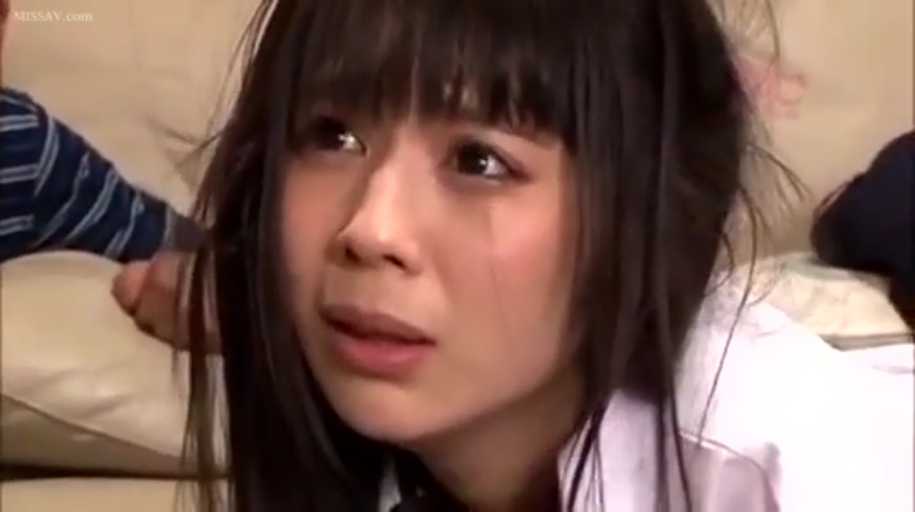 室内 · 脸部特写 · 白衬衫 · 仰视 · 长发 · 互动 · 楚楚可怜