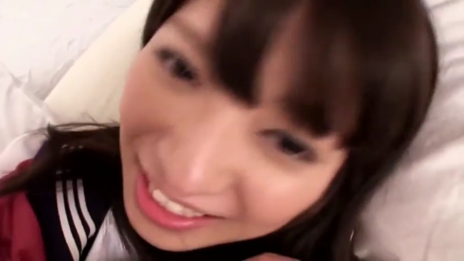 室内 · 脸部特写 · 水手服 · 卧姿