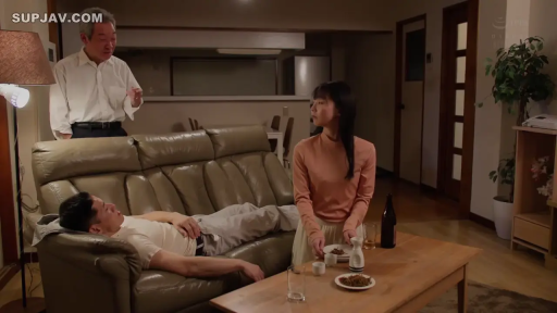 侍奉 · 温顺 · 躺卧 · 全景 · 酒瓶 · 客厅 · 长裙