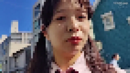 脸部特写 · 自然 · 学生制服 · 对视 · 双马尾 · 户外街道 · 正面站立