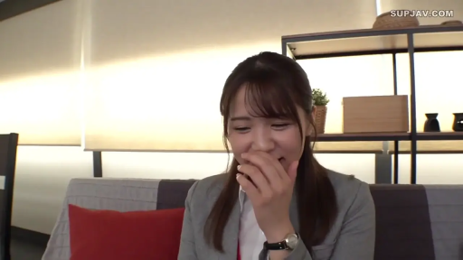 室内 · 坐姿 · 职业装 · 特写