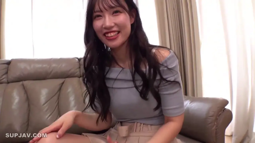 室内 · 局部马赛克 · 中景 · 微笑 · 跪姿 · 椅子 · 互动 · 紫色内衣