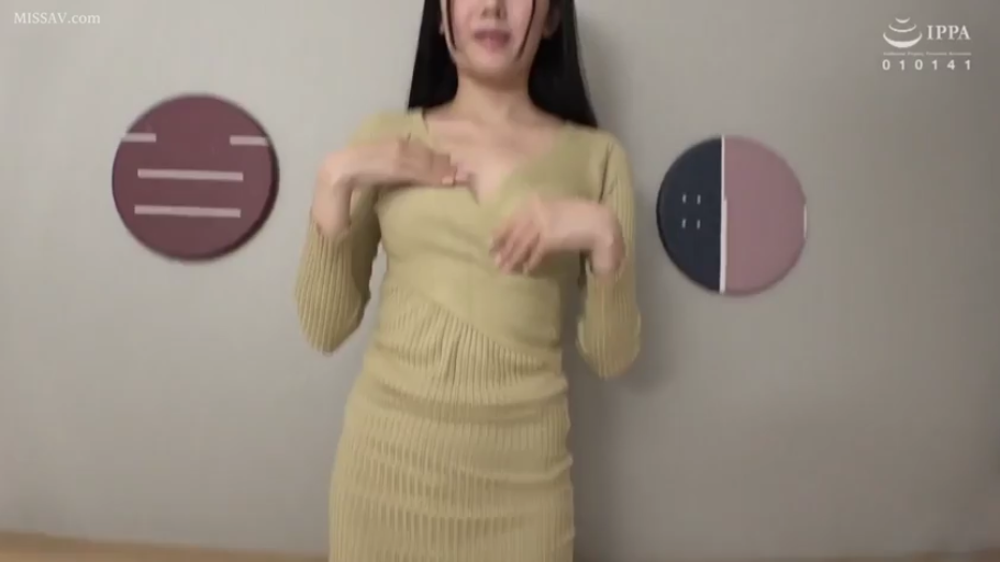 浴室 · 微笑 · 注视 · 是 · 两人 · 碎花裙 · 面具 · 正脸