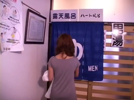 站姿 · 偷拍視角 · 準備進入 · 背影 · 手包 · 浴室門口 · 灰色连身裙