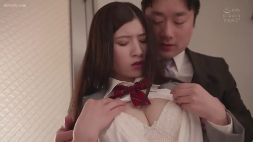 室内 · 胸部 · 迷離 · JK制服 · 熟男 · 背后抱 · 揭衣