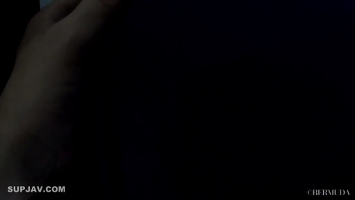 室内 · 昏暗 · 手部特写