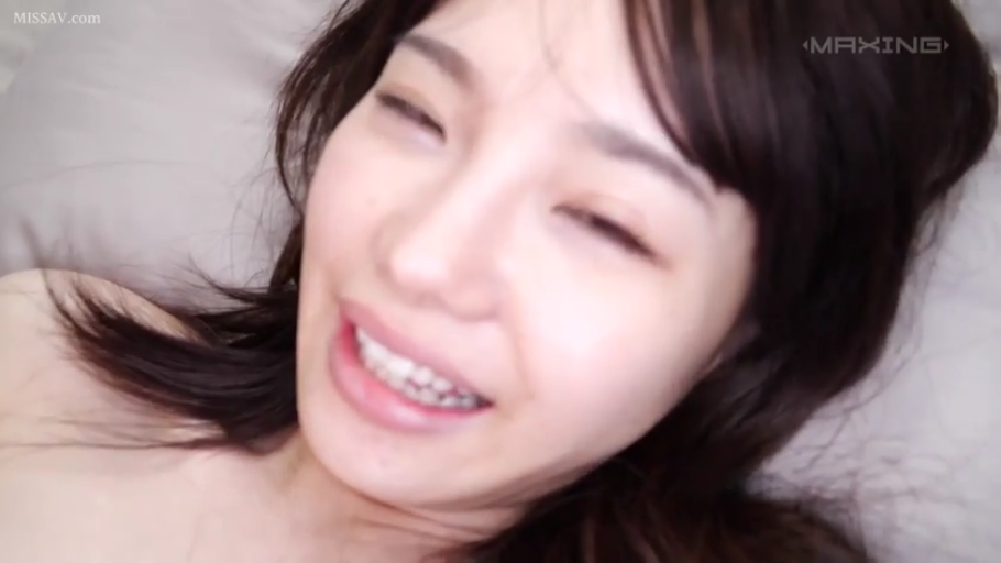 脸部特写 · 仰卧 · 裸体 · 床上