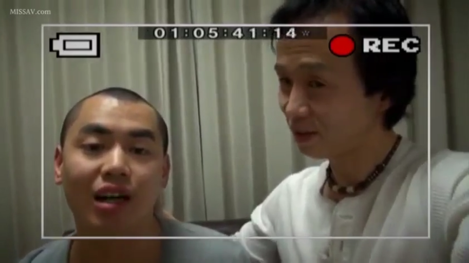 室内 · 面部 · 全裸 · 微笑 · 跪姿 · BDSM · 铁链 · 手交