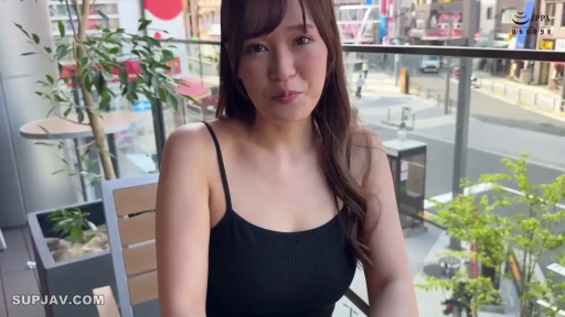 卧室 · 性交 · 俯身 · 专注 · 面部特写 · 白色无袖上衣 · 黑框眼镜 · 黑长直