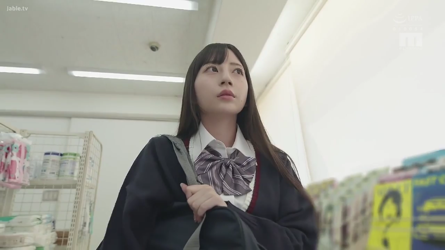 站立 · JK制服 · 便利店 · 仰拍 · 高清 · 高冷 · ショルダーバッグ · 购物