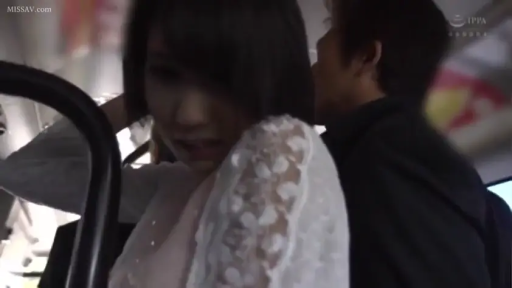 中景 · 站姿 · 平静 · 对视 · 痴汉 · 电车 · 吊环 · 淑女装