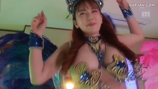 Indoor · 胸部 · Stand · Smile · Uncensored · 跳舞 · 羽毛 · 嘉年华服饰