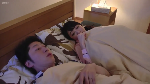 卧室 · 仰卧 · 纸巾盒 · 头部特写 · 睡衣 · 同床共枕 · 男女情侣 · 安详熟睡