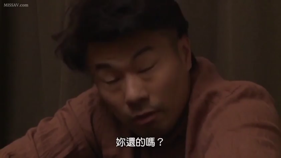 跪坐 · 脸部特写 · 沙发 · 客厅 · 颜射 · 黑色荷叶边上衣 · 鼓掌 · 眯眼笑