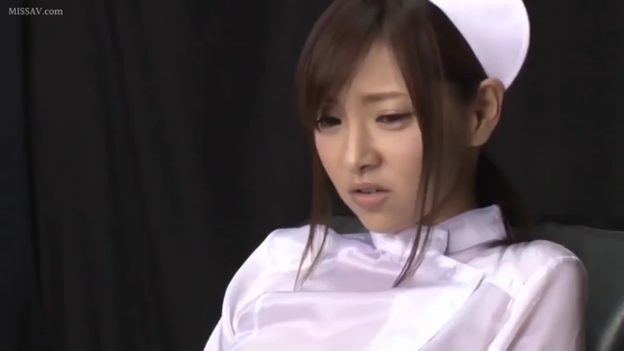 室内 · 坐姿 · 委屈 · 护士服 · 脸部特写 · 注视