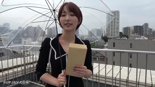 Stand · Smile · Half-body · Black dress · 短发 · Holding an umbrella · 透明伞 · 户外阳台