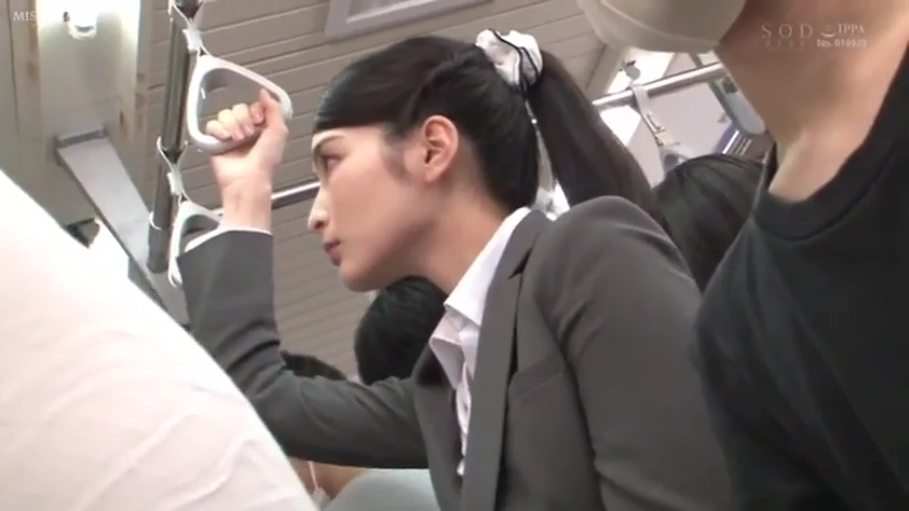 站姿 · 职业装 · 乘车 · OL · 侧脸 · 冷淡 · 电车 · 吊环扶手