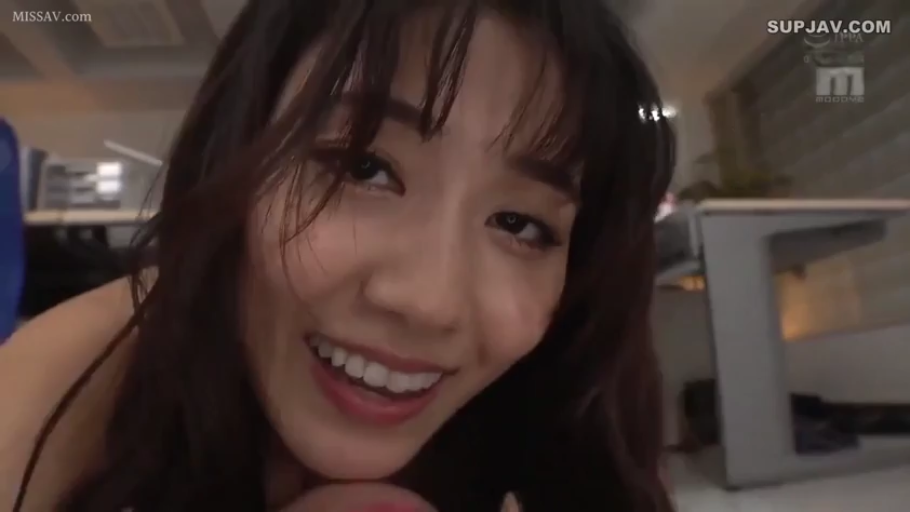 Fully nude · 脸部大特写 · 镜头互动 · Radiant Smile · 趴卧姿势 · 女友视角 · 室内办公背景