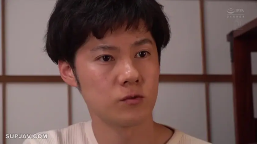 室内 · 脸部特写 · 微笑 · 挑逗 · 正面 · 不详