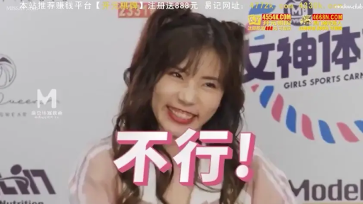 室内 · 面部特写 · 谈话 · 休闲服 · 大笑 · 正面