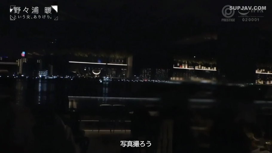 酒瓶 · 远景 · 酒吧 · 夜景