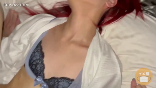 胸部特写 · 张嘴 · 浴袍 · 床上 · 躺姿 · 被抚摸 · 视角拍摄