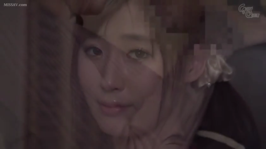 室内 · 面部特写 · 制服 · 正对镜头