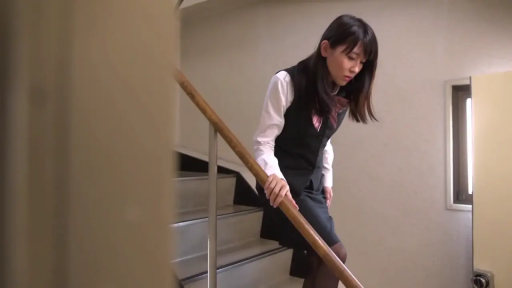 专注 · 站立 · 全景 · 楼梯间 · 扶手 · 制服 · OL制服 · 下楼