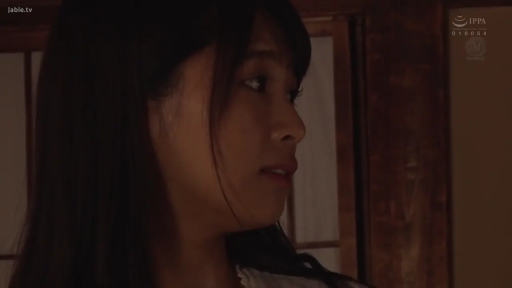 室内 · 忧郁 · 白衫 · 剧情 · 侧脸特写 · 凝望 · 侧站 · 和室门