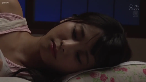 脸部特写 · 卧室 · 枕头 · 侧卧 · 吊带 · 安详 · 睡觉