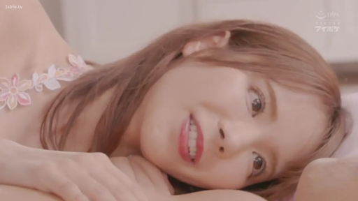 室内床上 · 脸部大特写 · 甜美微笑 · 側躺 · 蕾丝吊带 · 眼神对视 · 伴侣视角