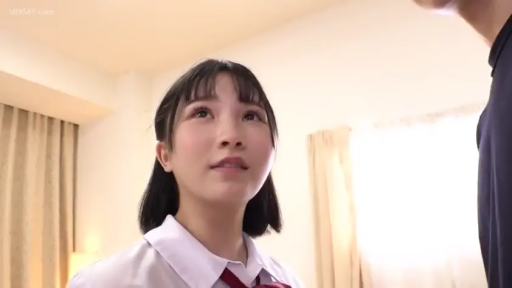 室内 · 站立 · 面部特写 · 制服