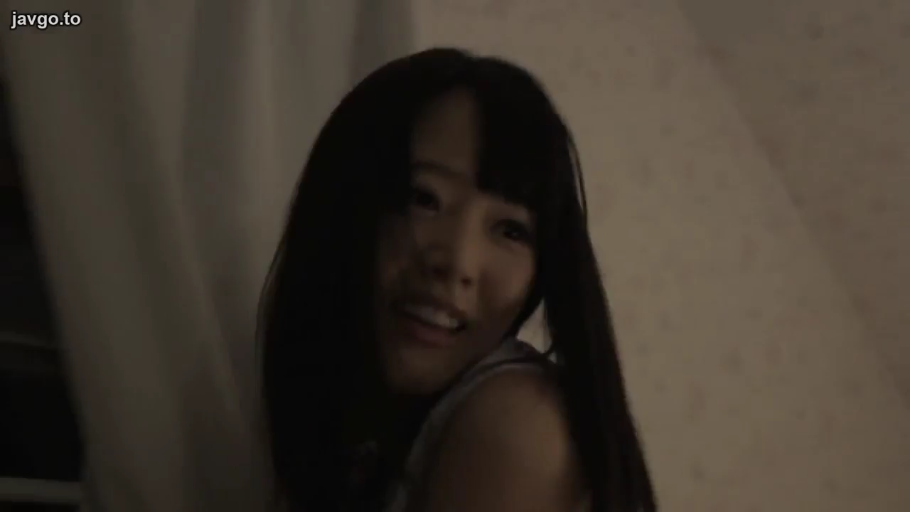 脸部特写 · 卧室 · 背心