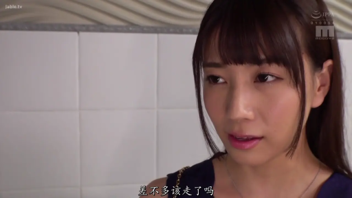 室内 · 忧郁 · 脸部 · 站立 · 对话 · 蓝色上衣