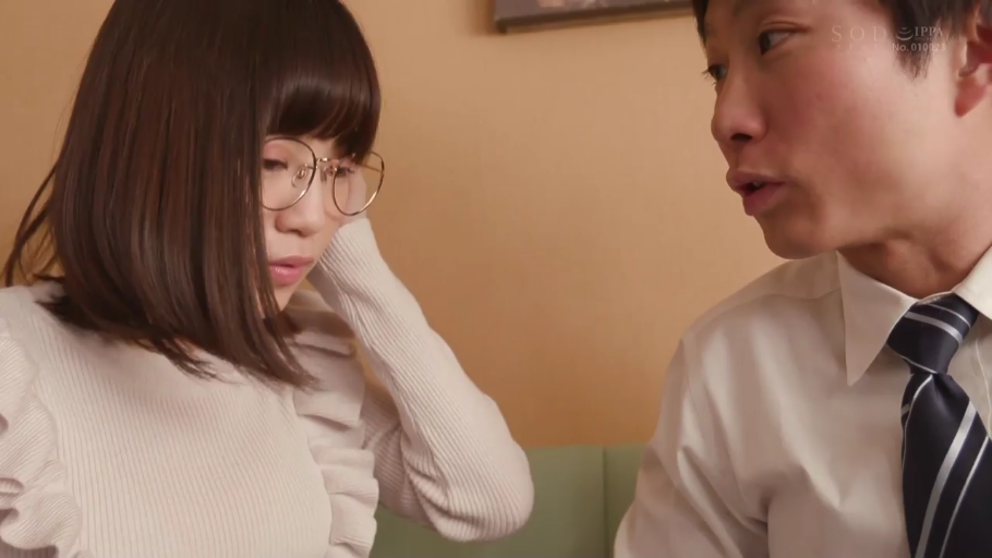 室内 · 局部马赛克 · 蹲姿 · 自慰 · 微笑 · 阴部 · 黑色按摩棒 · 黑色透视长袖