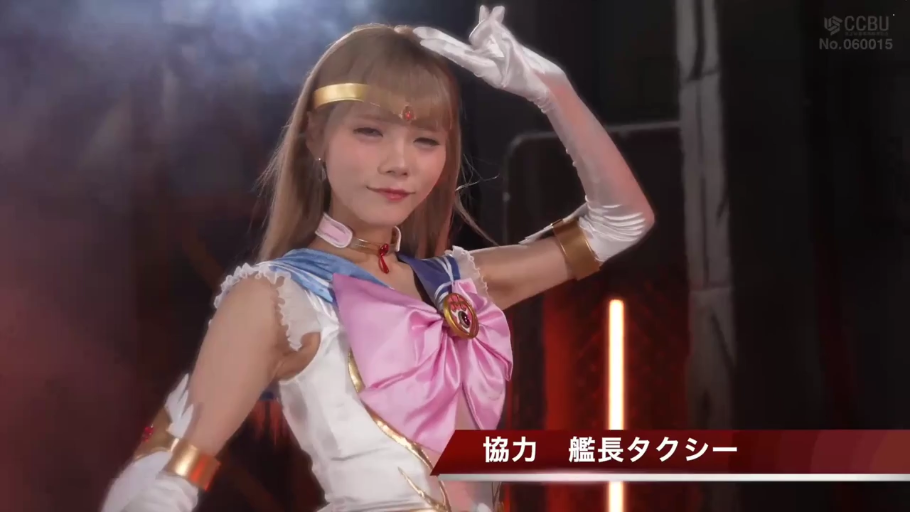 角色扮演 · 摆拍 · 微笑 · 半身 · 舞台 · 头饰 · Cosplay服 · 敬礼