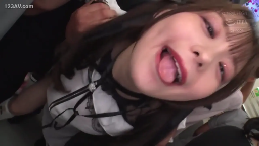 室内 · 顔部のクローズアップ · 迷離 · メイド服 · 仰頭 · アジア人 · 舌を出して