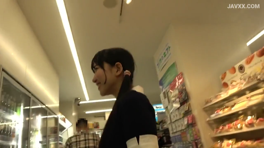 坐姿 · 揉乳 · 巨乳 · 诱惑 · 乳房 · 上半身裸露 · 粉色沙发 · 粉色室内