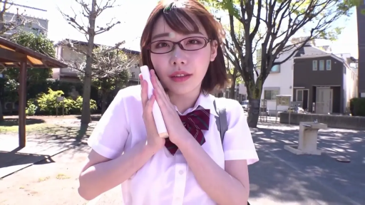 眼镜 · 站立 · 微笑 · 对视 · 上半身 · JK制服 · 短发 · 公园